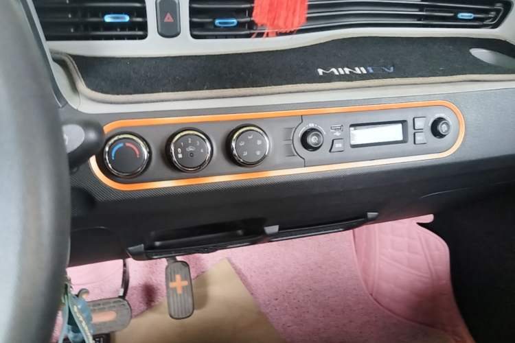 Used Wuling Hongguang MINIEV 2020 Easy Version Lithium-Ion Battery Audio And AC Panel