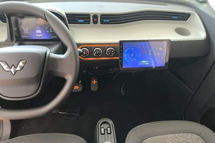 Used Wuling Hongguang MINIEV 2020 Zizai Version Lithium-NMC Audio And AC Panel