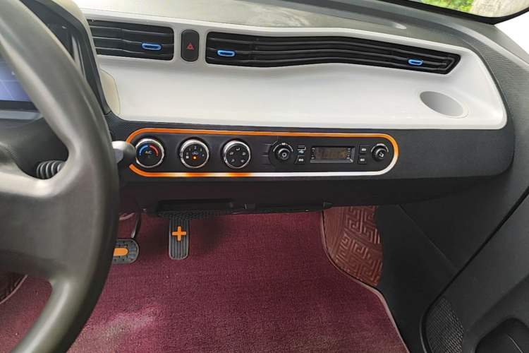 Used Wuling Hongguang MINIEV 2020 Freedom Version Lithium Iron Phosphate Audio And AC Panel