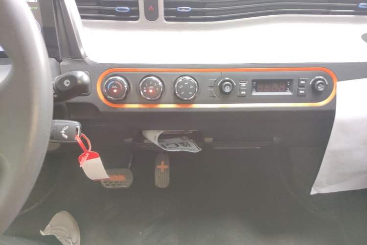 Used Wuling Hongguang MINIEV 2020 Freedom Version Lithium Iron Phosphate Audio And AC Panel