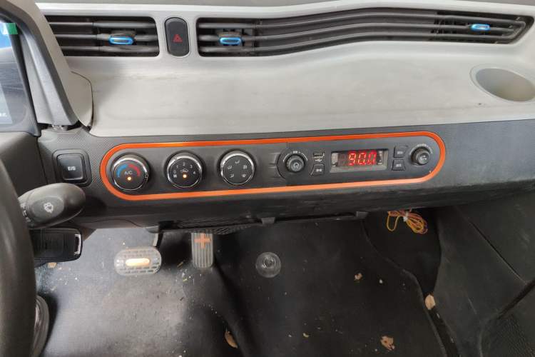 Used Wuling Hongguang MINIEV 2020 Lite Version Lithium Iron Phosphate Audio And AC Panel