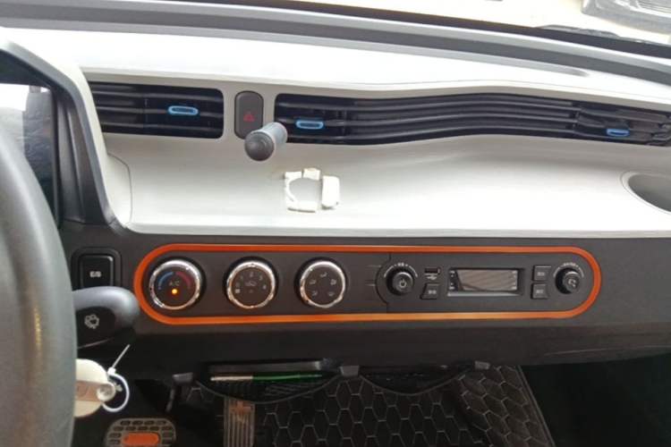 Used Wuling Hongguang MINIEV 2020 Enjoyment Model Lithium Iron Phosphate Audio And AC Panel