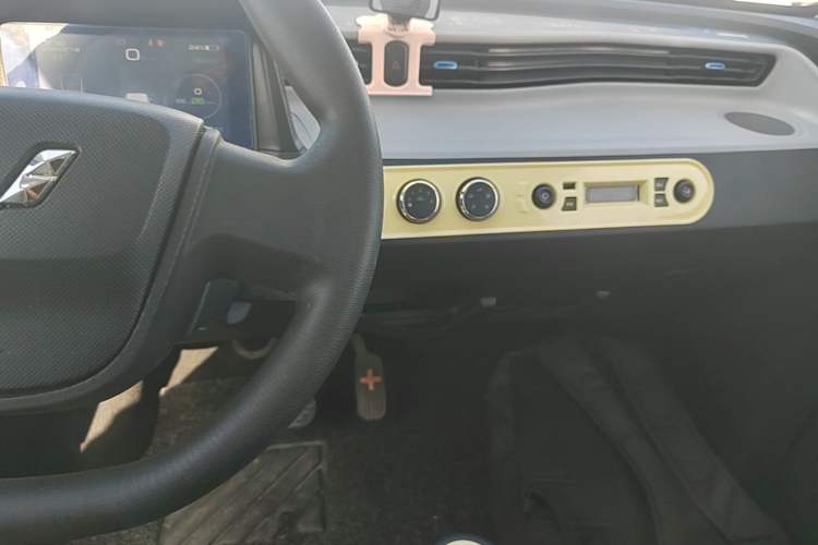 Used Wuling Hongguang MINIEV 2020 Freedom Version Lithium Iron Phosphate Audio And AC Panel
