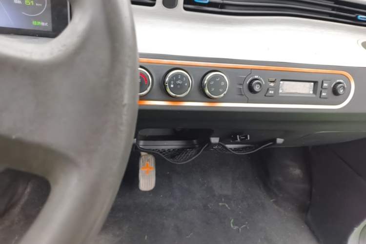 Used Wuling Hongguang MINIEV 2020 Enjoyment Model Lithium Iron Phosphate Audio And AC Panel