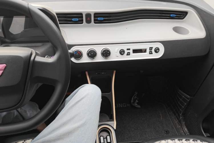Used Wuling Hongguang MINIEV 2020 Enjoy Edition Lithium-Ion Battery Audio And AC Panel