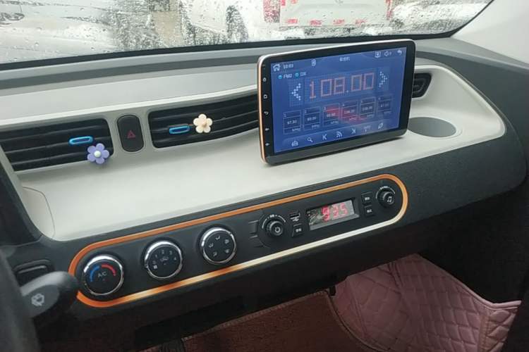Used Wuling Hongguang MINIEV 2020 Freedom Version Lithium Iron Phosphate Audio And AC Panel