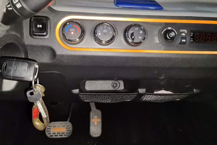 Used Wuling Hongguang MINIEV 2020 Zizai Version Lithium-NMC Audio And AC Panel