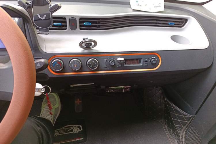 Used Wuling Hongguang MINIEV 2020 Enjoy Edition Lithium-Ion Battery Audio And AC Panel