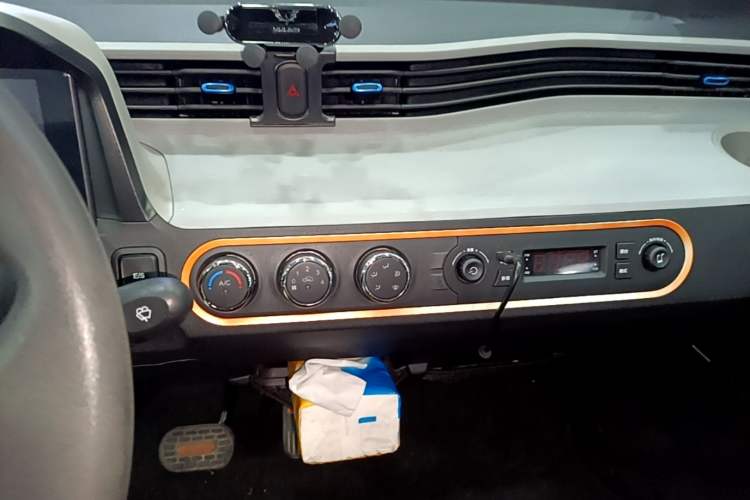 Used Wuling Hongguang MINIEV 2020 Enjoyment Model Lithium Iron Phosphate Audio And AC Panel