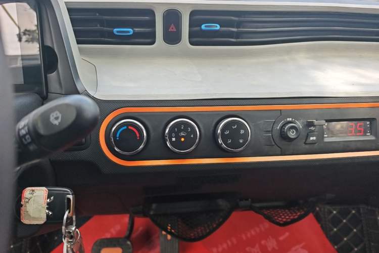 Used Wuling Hongguang MINIEV 2020 Freedom Version Lithium Iron Phosphate Audio And AC Panel