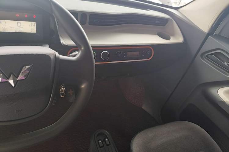Used Wuling Hongguang MINIEV 2020 Lite Version Lithium Iron Phosphate Audio And AC Panel