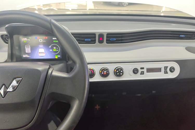 Used Wuling Hongguang MINIEV 2020 Enjoyment Model Lithium Iron Phosphate Audio And AC Panel