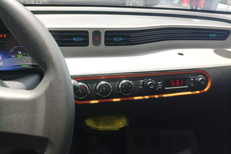 Used Wuling Hongguang MINIEV 2020 Enjoy Edition Lithium-Ion Battery Audio And AC Panel