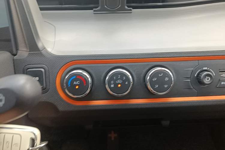 Used Wuling Hongguang MINIEV 2020 Enjoy Edition Lithium-Ion Battery Audio And AC Panel
