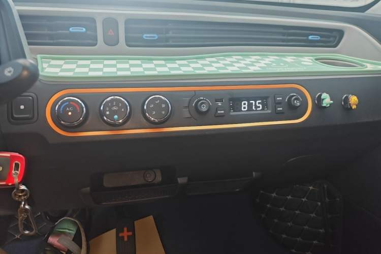 Used Wuling Hongguang MINIEV 2020 Zizai Version Lithium-NMC Audio And AC Panel