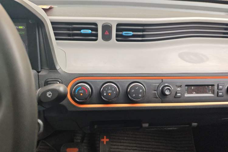 Used Wuling Hongguang MINIEV 2020 Enjoyment Model Lithium Iron Phosphate Audio And AC Panel