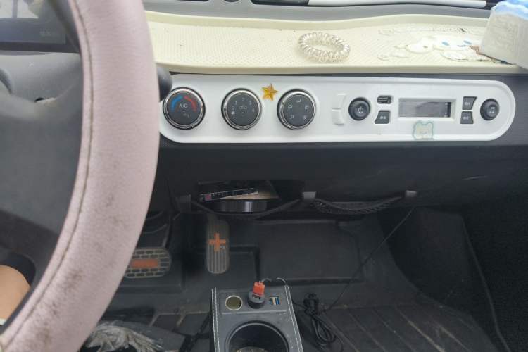 Used Wuling Hongguang MINIEV 2020 Freedom Version Lithium Iron Phosphate Audio And AC Panel