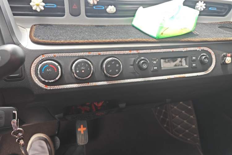 Used Wuling Hongguang MINIEV 2020 Freedom Version Lithium Iron Phosphate Audio And AC Panel