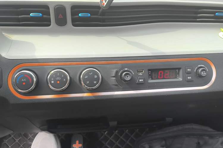 Used Wuling Hongguang MINIEV 2020 Freedom Version Lithium Iron Phosphate Audio And AC Panel