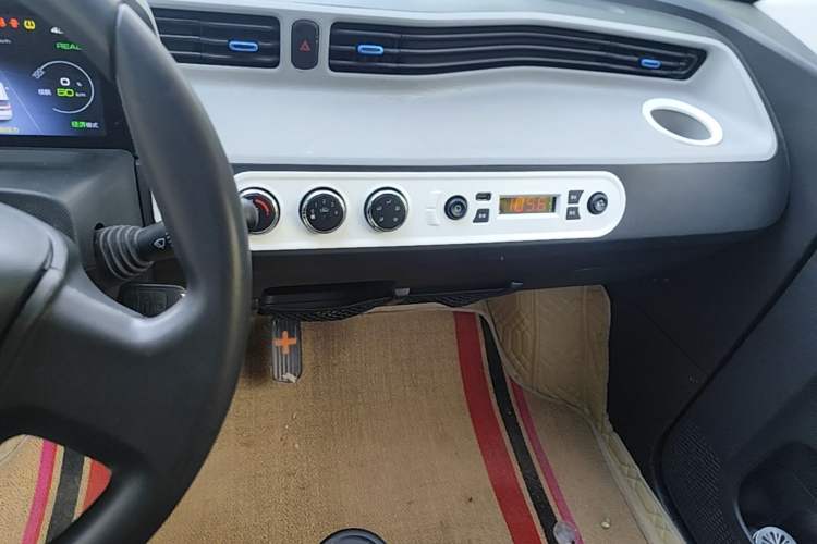 Used Wuling Hongguang MINIEV 2020 Freedom Version Lithium Iron Phosphate Audio And AC Panel