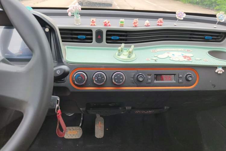 Used Wuling Hongguang MINIEV 2020 Freedom Version Lithium Iron Phosphate Audio And AC Panel