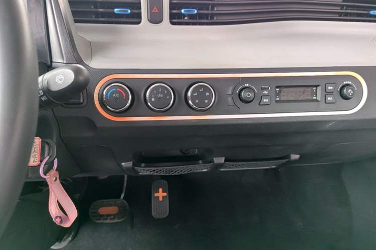 Used Wuling Hongguang MINIEV 2020 Enjoyment Model Lithium Iron Phosphate Audio And AC Panel