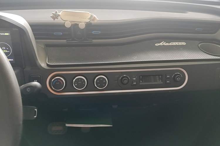 Used Wuling Hongguang MINIEV 2020 Enjoyment Model Lithium Iron Phosphate Audio And AC Panel