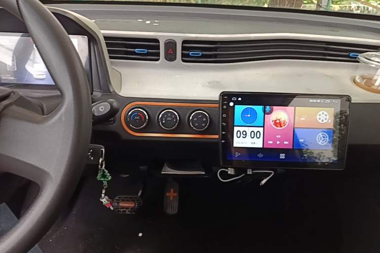 Used Wuling Hongguang MINIEV 2020 Zizai Version Lithium-NMC Audio And AC Panel