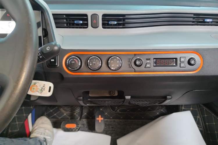 Used Wuling Hongguang MINIEV 2020 Zizai Version Lithium-NMC Audio And AC Panel