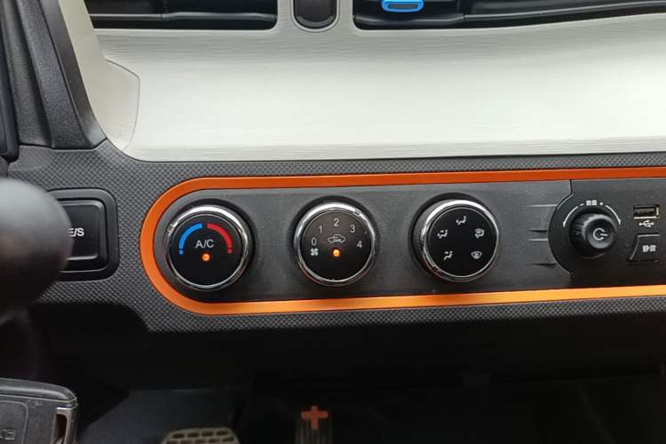 Used Wuling Hongguang MINIEV 2020 Freedom Version Lithium Iron Phosphate Audio And AC Panel