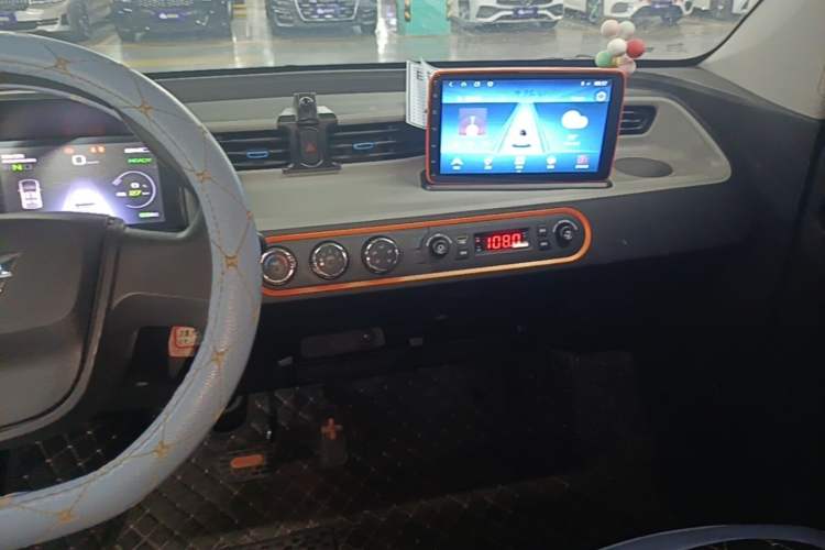 Used Wuling Hongguang MINIEV 2020 Zizai Version Lithium-NMC Audio And AC Panel