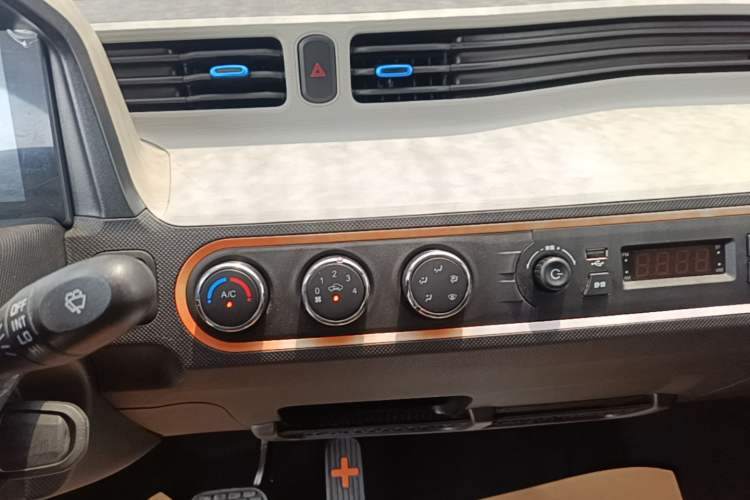 Used Wuling Hongguang MINIEV 2020 Zizai Version Lithium-NMC Audio And AC Panel