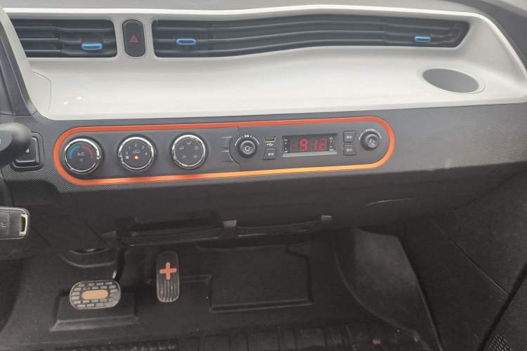 Used Wuling Hongguang MINIEV 2020 Freedom Version Lithium Iron Phosphate Audio And AC Panel