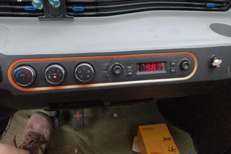 Used Wuling Hongguang MINIEV 2020 Zizai Version Lithium-NMC Audio And AC Panel