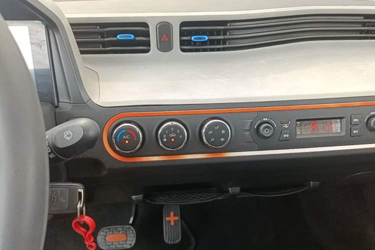 Used Wuling Hongguang MINIEV 2020 Enjoyment Model Lithium Iron Phosphate Audio And AC Panel