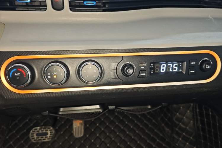 Used Wuling Hongguang MINIEV 2020 Enjoy Edition Lithium-Ion Battery Audio And AC Panel