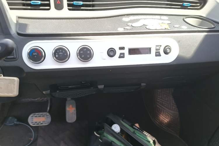 Used Wuling Hongguang MINIEV 2020 Enjoyment Model Lithium Iron Phosphate Audio And AC Panel
