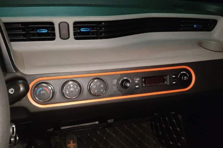 Used Wuling Hongguang MINIEV 2020 Freedom Version Lithium Iron Phosphate Audio And AC Panel