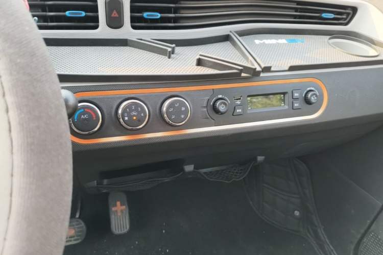 Used Wuling Hongguang MINIEV 2020 Freedom Version Lithium Iron Phosphate Audio And AC Panel