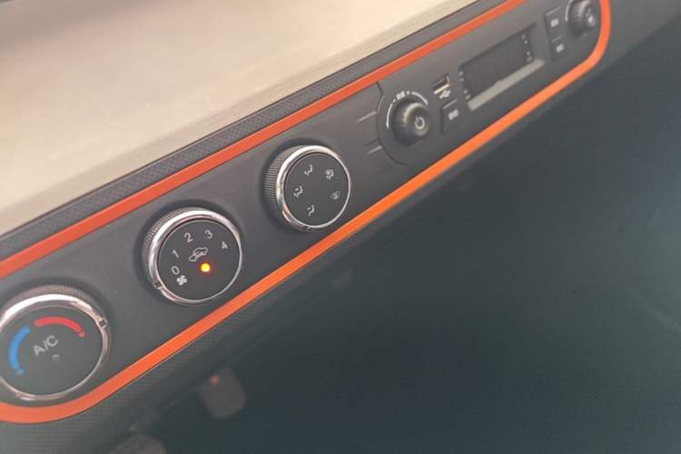 Used Wuling Hongguang MINIEV 2020 Easy Version Lithium-Ion Battery Audio And AC Panel