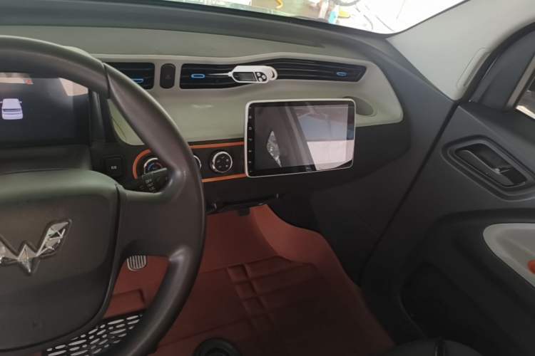 Used Wuling Hongguang MINIEV 2020 Freedom Version Lithium Iron Phosphate Audio And AC Panel