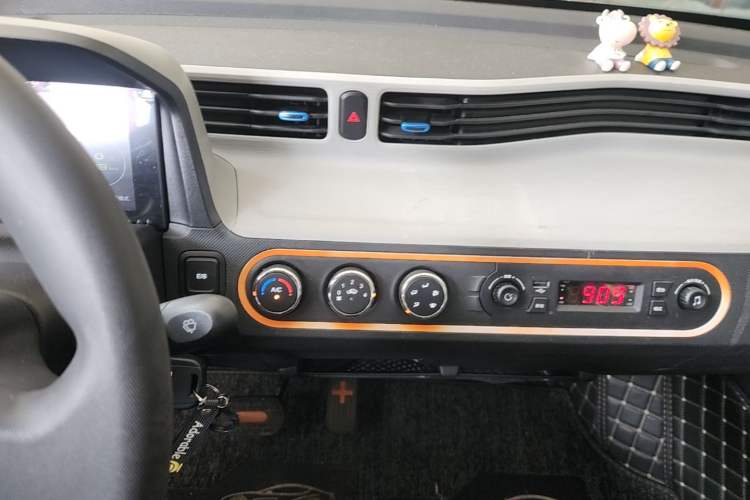 Used Wuling Hongguang MINIEV 2020 Freedom Version Lithium Iron Phosphate Audio And AC Panel