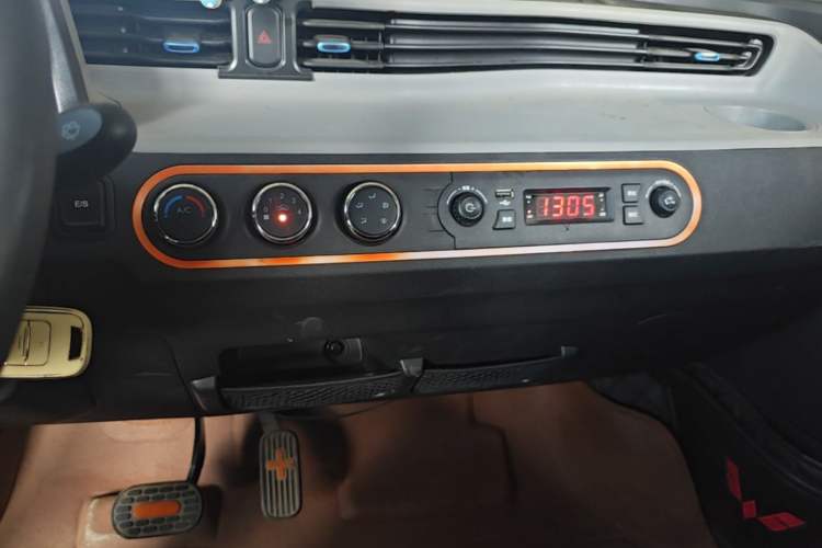 Used Wuling Hongguang MINIEV 2020 Freedom Version Lithium Iron Phosphate Audio And AC Panel