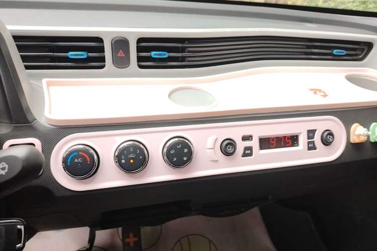 Used Wuling Hongguang MINIEV 2020 Freedom Version Lithium Iron Phosphate Audio And AC Panel