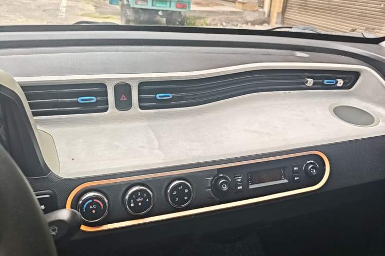 Used Wuling Hongguang MINIEV 2020 Zizai Version Lithium-NMC Audio And AC Panel