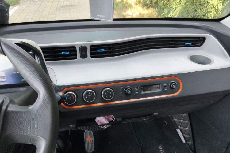 Used Wuling Hongguang MINIEV 2020 Zizai Version Lithium-NMC Audio And AC Panel