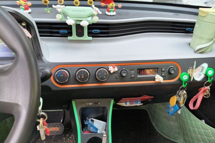 Used Wuling Hongguang MINIEV 2020 Freedom Version Lithium Iron Phosphate Audio And AC Panel