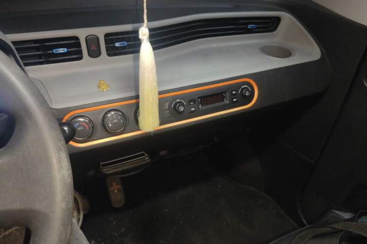 Used Wuling Hongguang MINIEV 2020 Freedom Version Lithium Iron Phosphate Audio And AC Panel
