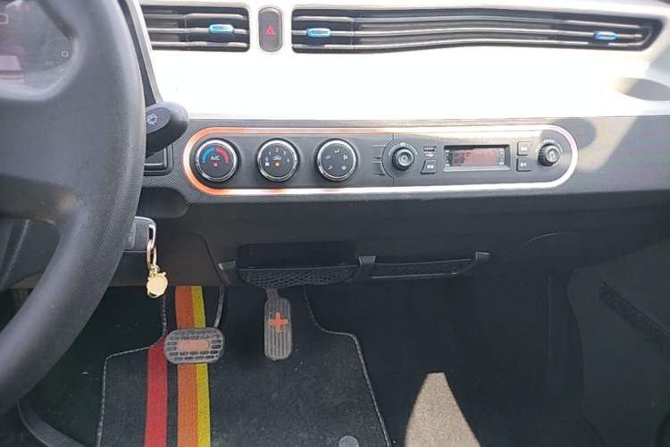 Used Wuling Hongguang MINIEV 2020 Zizai Version Lithium-NMC Audio And AC Panel