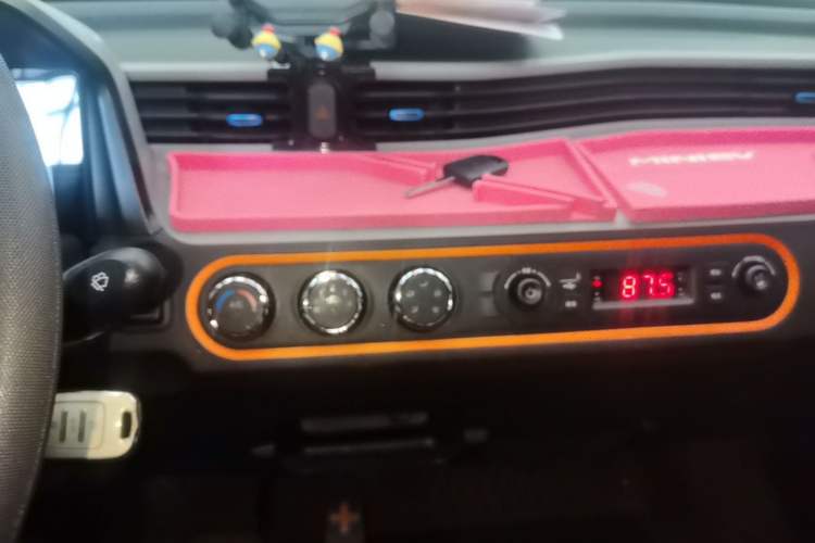 Used Wuling Hongguang MINIEV 2020 Enjoyment Model Lithium Iron Phosphate Audio And AC Panel